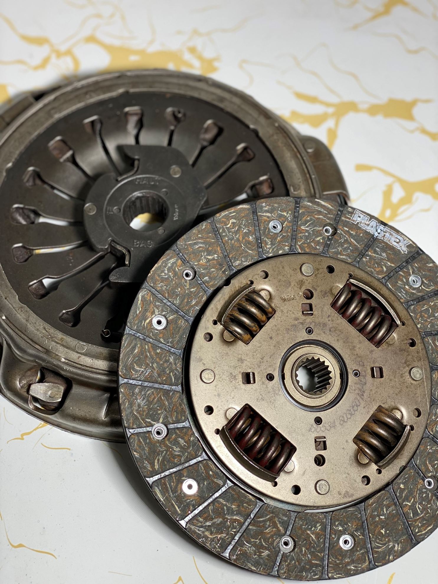 تصویر دیسک و صفحه کلاچ زانتیا 2000( والئو فرانسه )