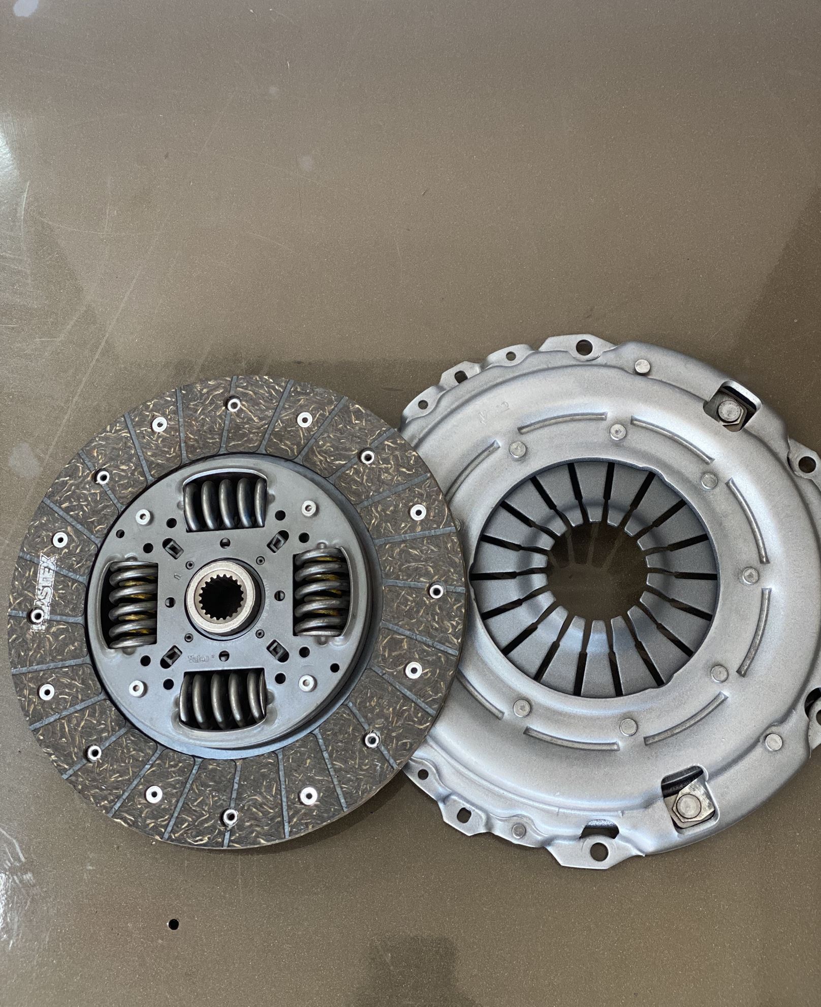 تصویر دیسک و صفحه کلاچ ام وی ام MVM x22 (والئو اصلی )